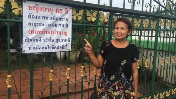 Tervaek! Demi Cari Jodoh, Nenek Pasang Pengumuman di Pagar Rumah, Adakah yang Tertarik?