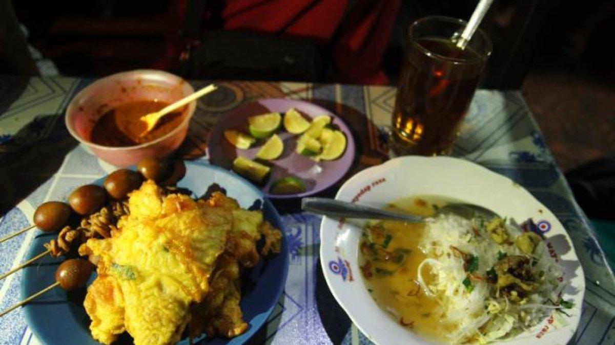 Soto Sampah, rekomendasi kuliner siang di Jogja yang nikmat dan murah meriah.