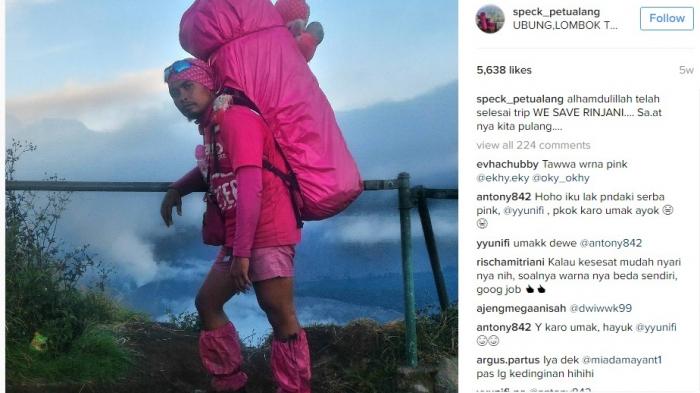 Pink Hikers Indonesia - Anti Mainstream, Pendaki Ini Selalu Pakai Atribut Warna Merah Muda
