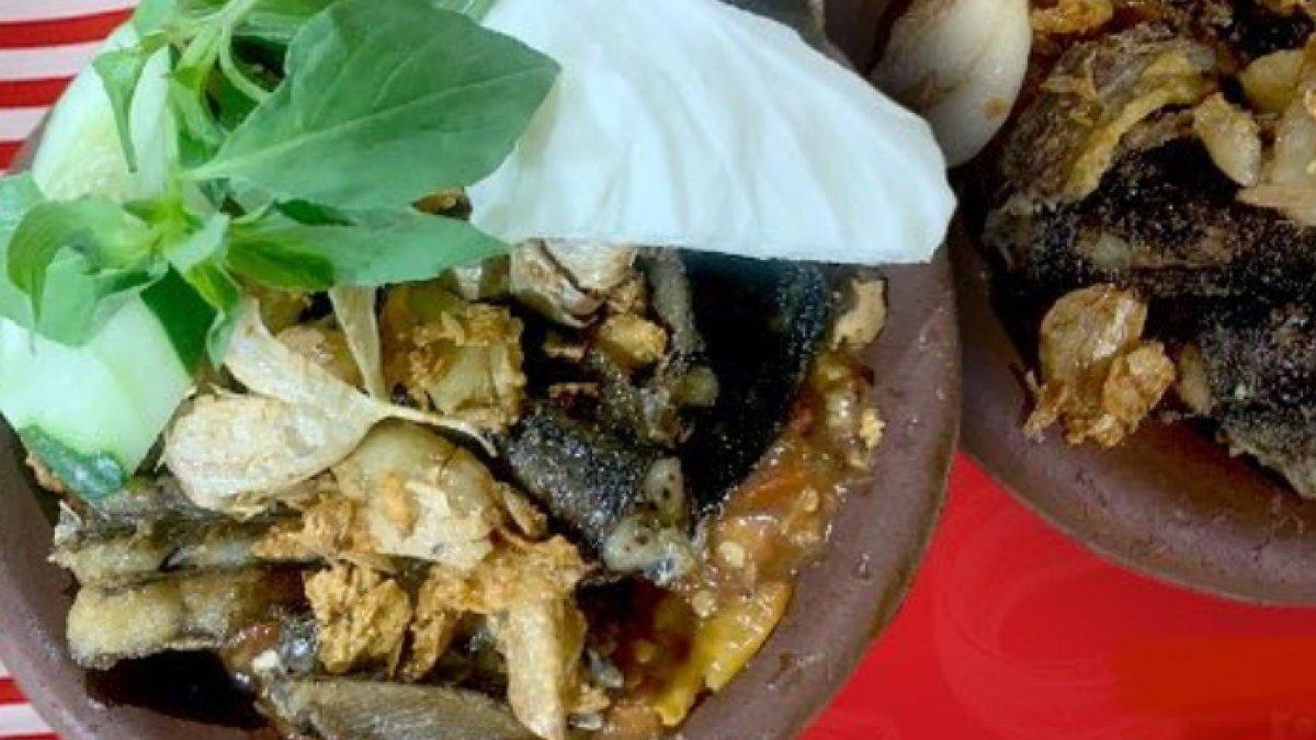7 Penyetan Enak di Surabaya untuk Makan Siang, Spesial Belut Bu Yuli Ludes Ratusan Porsi Sehari