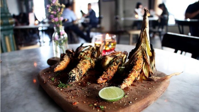 Menu Grilled Cuban Baby Corn disajikan di Spiegel Bar & Bistro, Jalan Letjend Suprapto 34, Kawasan Kota Lama, Kota Semarang.