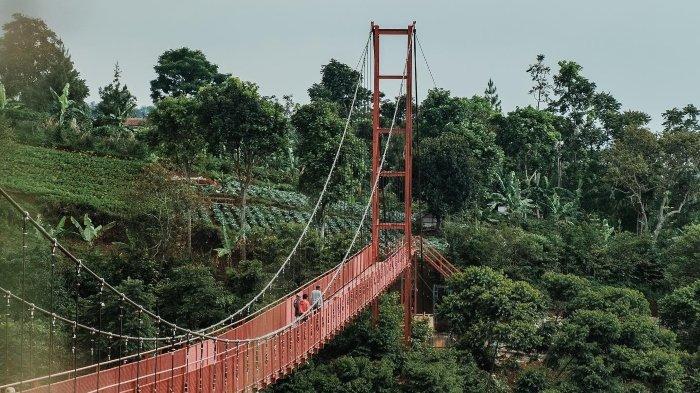 Spot foto dan jembatan gantung di Sarae Hills Bandung, Jawa Barat.