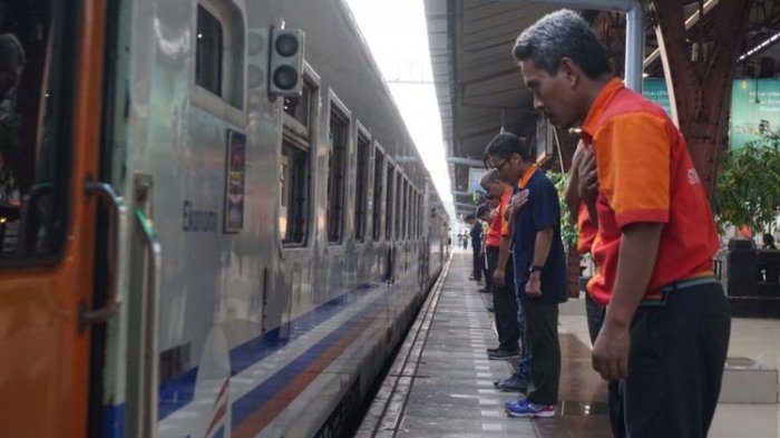 Baru Pertama Dilakukan, Porter hingga Pegawai Stasiun Senen Beri Penghormatan pada Penumpang