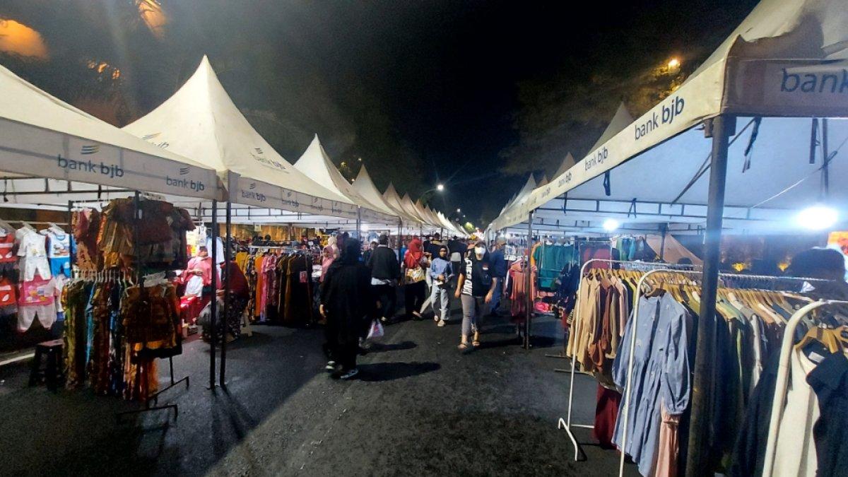 Pasar Malam Ngarsopuro, satu tempat wisata hits di Banjarsari, Solo, Jawa Tengah.