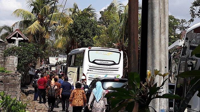 Kunjungi Endek Sekar Jepun, Ini yang Dibeli Iriana Jokowi