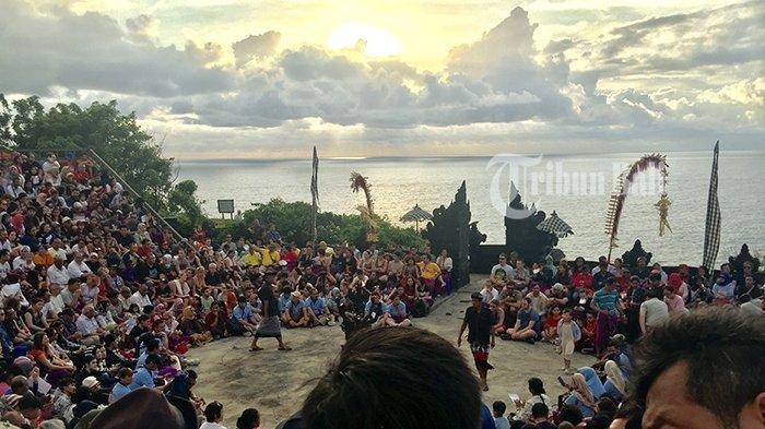 Suasana Pura Uluwatu