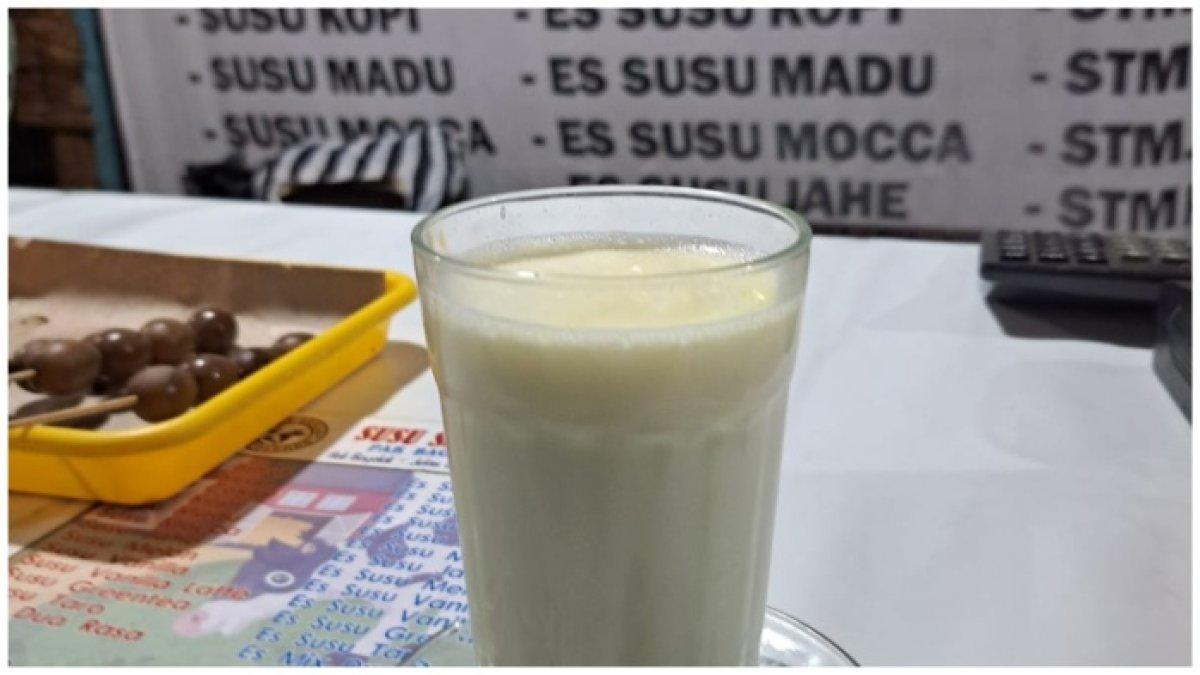 Ilustrasi susu segar kuliner malam di Solo yang viral.