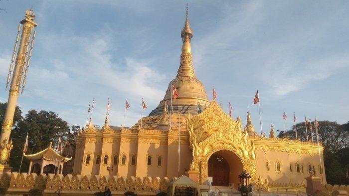 Taman Alam Lumbini Berastagi dengan Replika Pagoda Shwedagon terbesar kedua di Dunia, terletak di Desa Tongkoh, Berastagi, Dolat Rakyat, Kabupaten Karo, Sumatera Utara