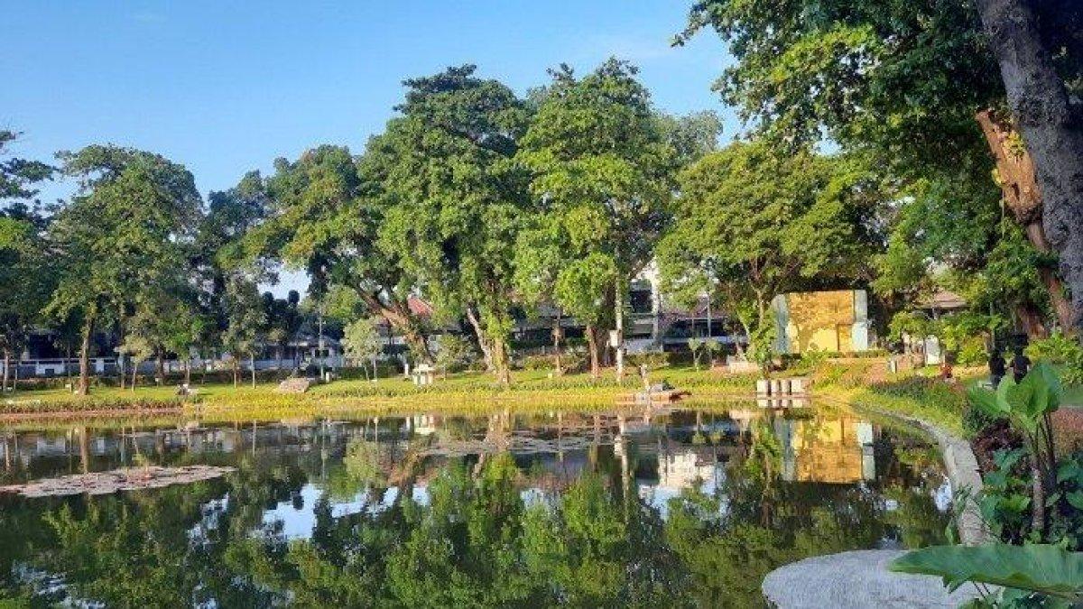 4 Taman Gratis di Jakarta Buat Bersantai Lengkap dengan Hotel Terdekat dan Tempat Sewa Motor