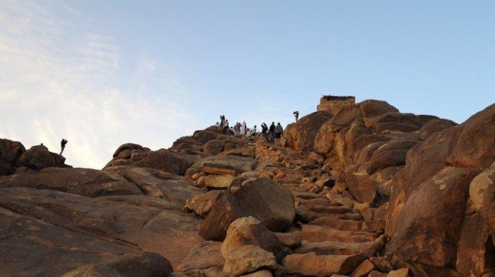 Curam dan Berbahaya, Ini 4 Tangga Paling Ekstrem di Dunia, Termasuk Tangga Gunung Musa di Mesir