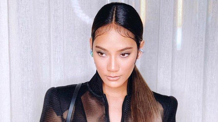 Potret Liburan Tara Basro, Pemeran Wulan di Film Gundala Ini Pernah Kunjungi Bali Hingga Maroko