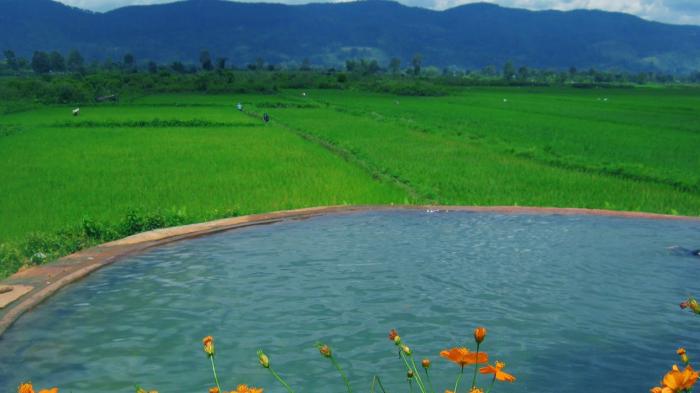 Anti-mainstream! Ini Dia Wisata Alam yang Berikan Sensasi Berendam di Kolam Soda Pertama di Dunia