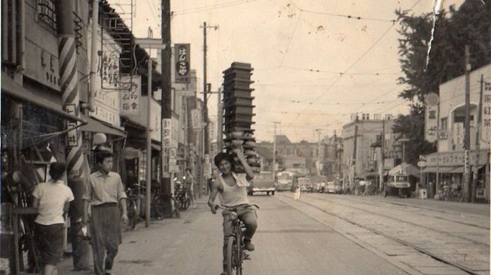 Jauh Sebelum Delivery Ada, Begini Cara Masyarakat Jepang Mengantar Pesanan Makanan