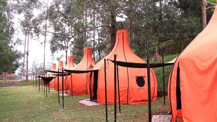 Glamping Lembang -  Mau Berkemah dalam Buah Labu Rasa Hotel? Bisa Isi Baterai Hp-mu Lho