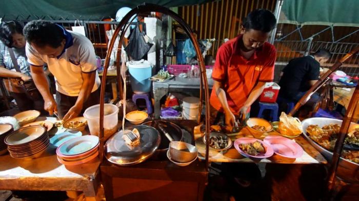 5 Kuliner Legendaris Langganan Para Artis, Ada Bakmi Tasik Gardujati hingga Tengkleng Bhenjoyo