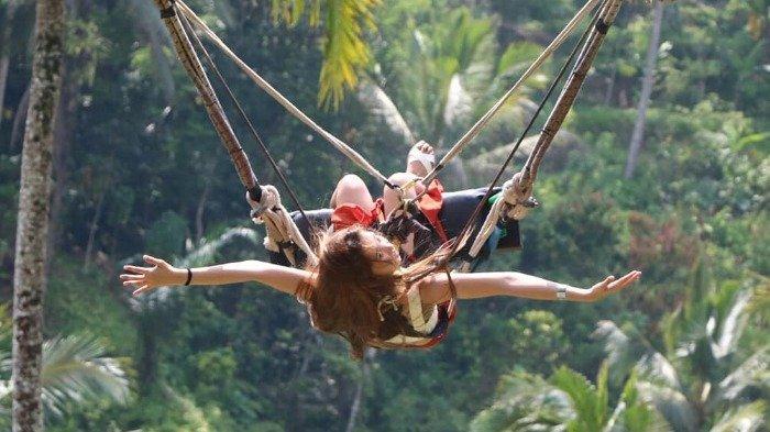 Terrace River Pool Swing, satu tempat bermain ayunan ekstrem di Bali
