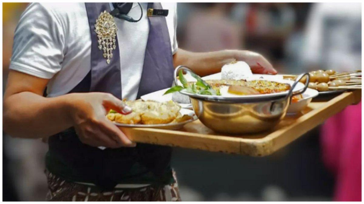 The House Of Raminten, tempat kuliner malam di Jogja yang enak lokasinya dekat hotel dan tempat sewa motor.