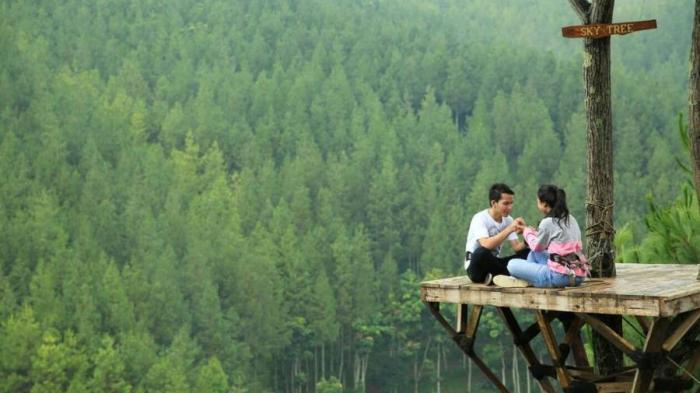 Trip Bandung Murah - Main Sky Wing di The Lodge Maribaya, Bisa Ngadem di Dusun Bambu Lembang