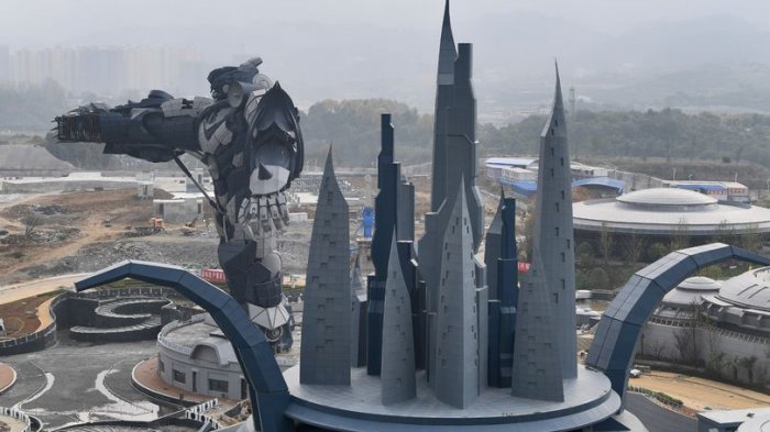 Penggemar Transfomers? Wajib Banget Mampir ke Theme Park Nyentrik di China Ini, Lihat Bentuknya