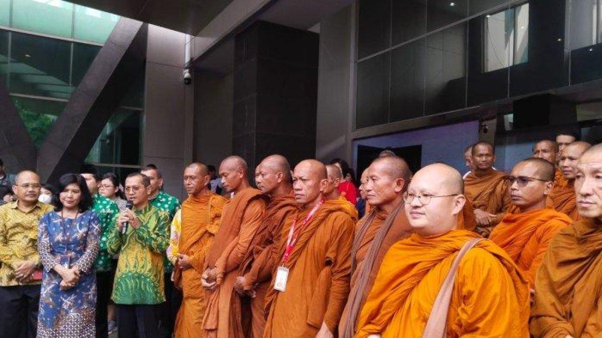 Bhante dari Thailand Jalan Kaki Menuju Candi Borobudur, Tempuh Jarak Ribuan Kilometer