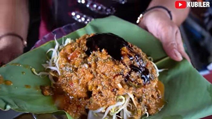 Toge Goreng Legendaris di Bogor, Dimasak Pakai Kayu Bakar Samping Poskamling
