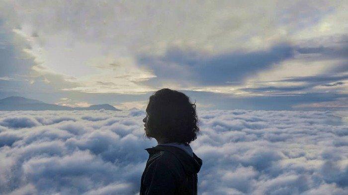 TRAVEL UPDATE: Pesona Pemandangan  Negeri Atas Awan Tongkonan Lampe di Tana Toraja