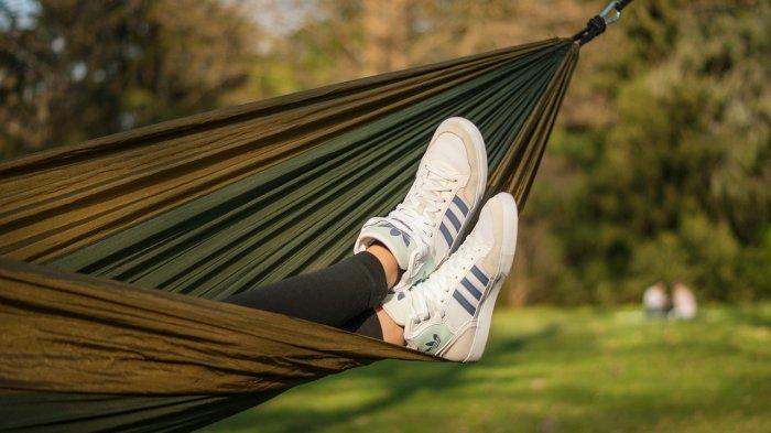 Dad shoes dan 8 Tren Sneaker Tahun 2021, Cocok Dipakai untuk Traveling