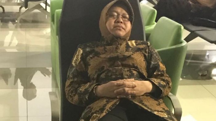 Tri Rismaharini - Foto Wali Kota Surabaya Tertidur di Kursi Bandara Tuai Simpati Netizen