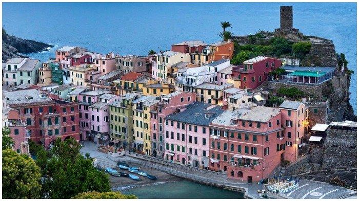 6 Spot Paling Berwarna-warni di Eropa, dari Desa Nelayan di Italia hingga Ruas Jalan di Prancis
