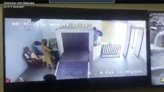 Viral di Media Sosial - Heboh! Pria Ini Kejutkan Dunia Maya dengan Masuk Xray Bandara