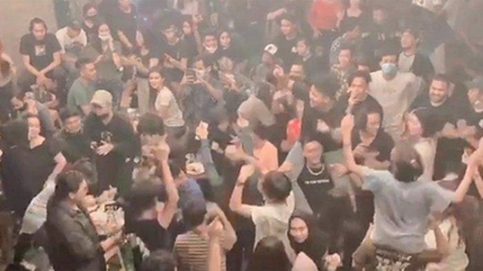 Kafe Ramai Pengunjung Berkerumun dan Berjoget Viral di Medsos, Kini Disegel Satpol PP