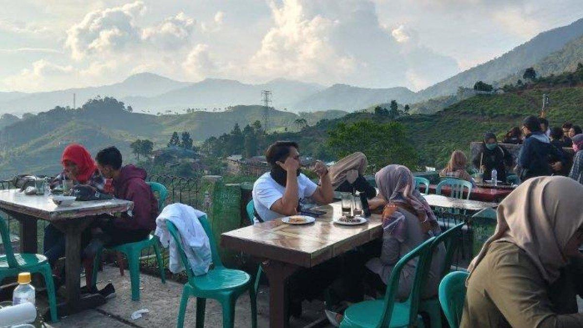 Warpat atau warung patra salah satu tempat wisata sekaligus kulineran yang ada di Puncak Bogor.