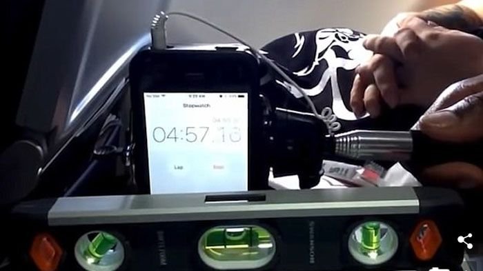 Naik Pesawat Sambil Buktikan Jika Bumi Itu Datar dengan Alat Ini, Hasilnya Bikin Geregetan