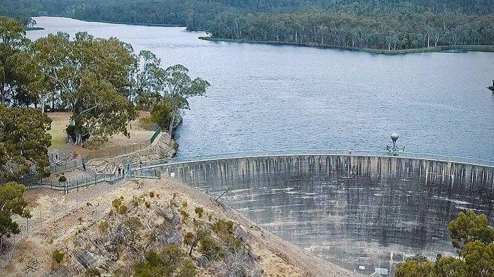 Lewati Pagar Pembatas, Pria dan Bayinya Tewas setelah Jatuh dari Dinding Bendungan Setinggi 36 Meter