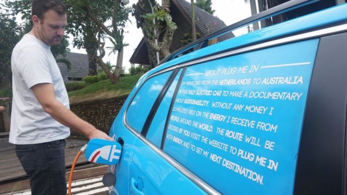 Pria Asal Belanda Ini 2 Tahun Tahun Keliling Dunia Hanya dengan Mobil Listrik Ramah Lingkungan