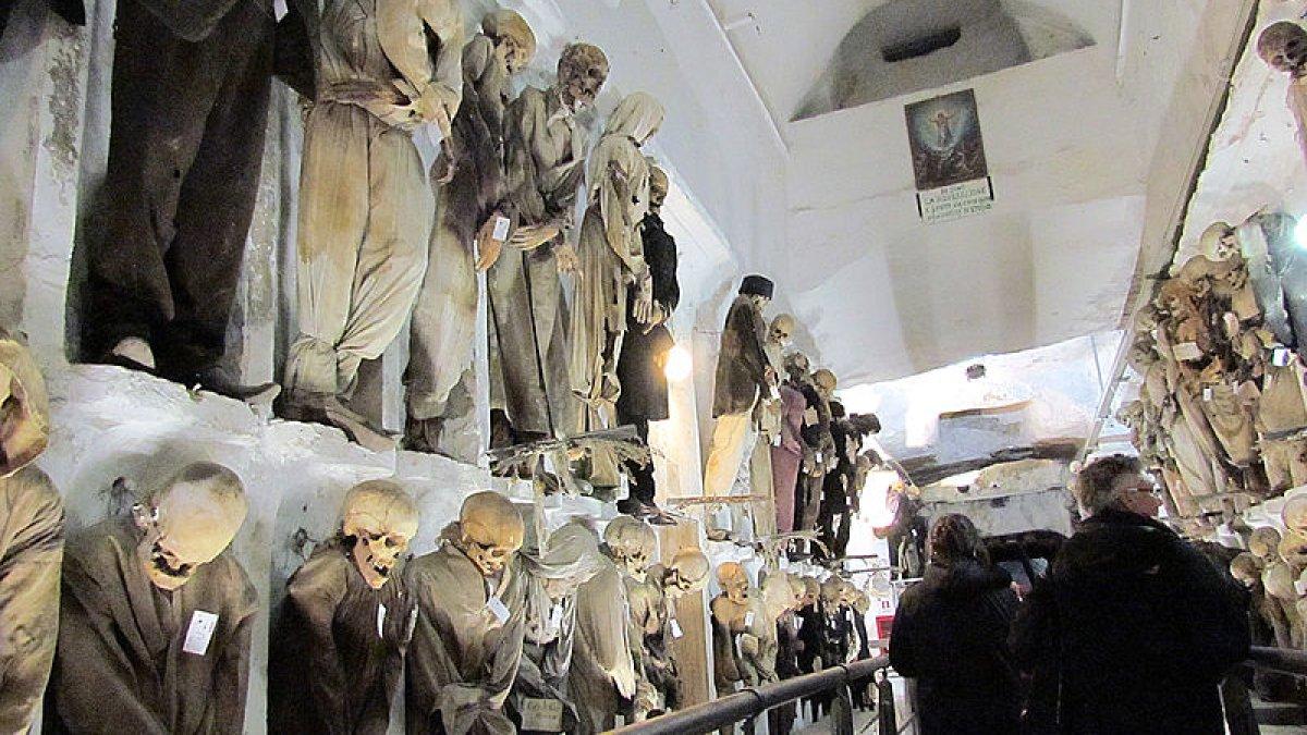 10 Catacombs dan Ossuarium Paling Populer di Dunia, Tempat Ribuan Tengkorak Manusia Dipajang
