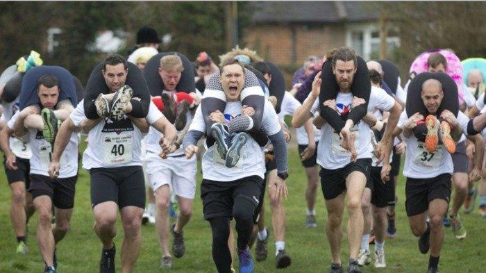 7 Perlombaan Paling Aneh di Dunia, Ada Kompetisi Gendong Istri di Finlandia