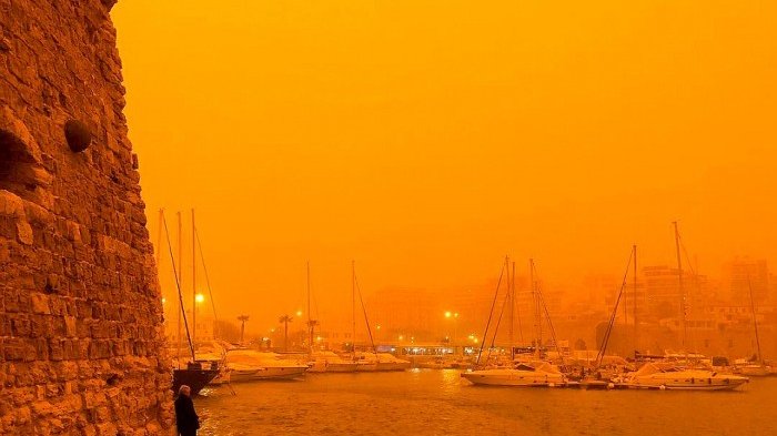 Bagai di Mars, Langit Pulau Kreta di Yunani Tiba-tiba Memerah Akibat Debu Gurun Sahara