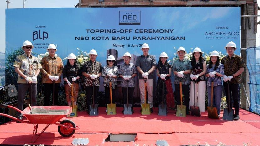 Topping-off-ceremony-of-Neo-Kota-Baru-Parahyangan-Bandung.jpg