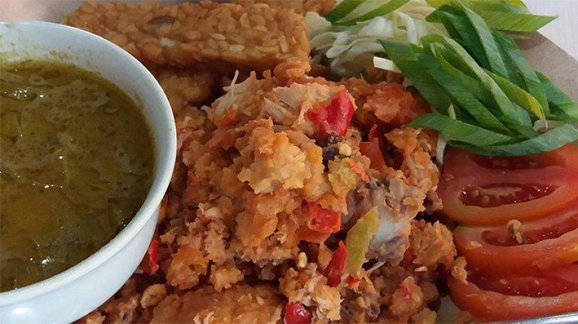 5 Ayam Geprek di Jogja untuk Makan Malam Enak, Ada yang Unik Pakai Kuah Tongseng