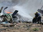 AMISOM-berupaya-menghentikan-api-di-lokasi-kecelakaan-pesawat-di-Mogadishu-Somalia.jpg