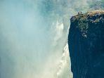 Air-Terjun-Victoria-satu-air-terjun-paling-ikonik-dari-seluruh-dunia-yang-menarik-buat-dijelajahi.jpg