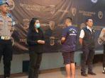 Andika-Ahid-Widianto-baju-tahanan-saat-dihadirkan-ungkap-kasus-di-Mapolres-Metro-Jakarta-Timur.jpg