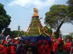 Arak-arakan-Gunungan-Grebeg-Syawal.jpg