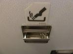 Asbak-rokok-yang-ditemukan-di-toilet-pesawat.jpg