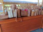 Ata-Aksana-Raya-tempat-belanja-tas-rotan-di-Karangasem-Bali-yang-cocok-untuk-oleh-oleh.jpg