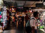 BUGIS-STREET-MARKET-Ilustrasi-suasana-di-Bugis-Street-Market-Singapura.jpg
