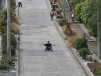 Baldwin-Street-satu-jalan-paling-curam-di-duniaq1.jpg