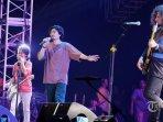 Band-Sheila-On-7-membawakan-lagu-andalan.jpg