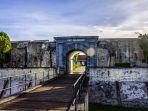 Benteng-Marlborough-satu-tempat-wisata-di-Bengkulu.jpg
